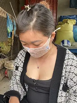 Bling-pusy online show from March 12, 2026, 4:40 am