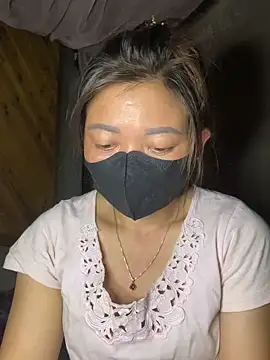 Bling-pusy online show from April 15, 2026, 12:56 pm