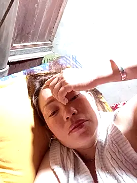 Yellow-pink online show from April 19, 2026, 9:39 pm