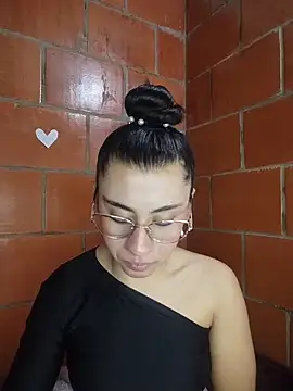 Snapshot of Amanda_x1 chatting on June 18, 2026, 7:29 pm Amanda x1 online show from June 18, 2026, 7:29 pm