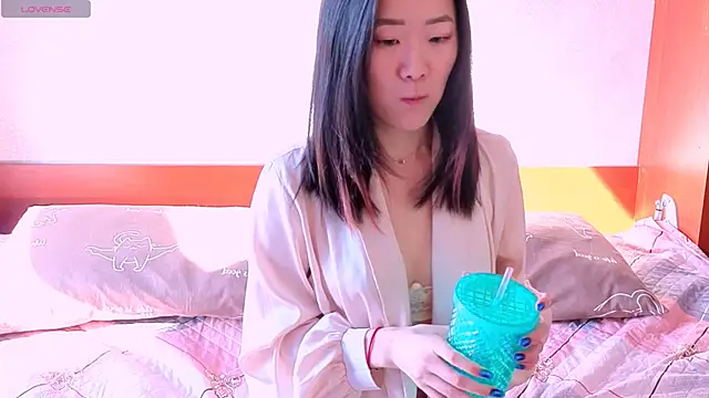 AikooYamada online show from April 12, 2026, 6:07 am