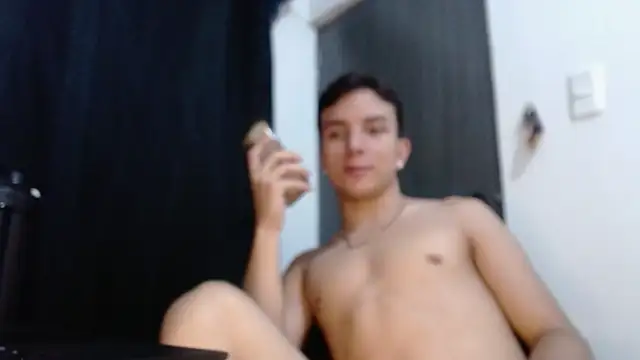 Snapshot of Brian_XXX chatting on April 9, 2026, 11:43 pm Brian XXX online show from April 9, 2026, 11:43 pm