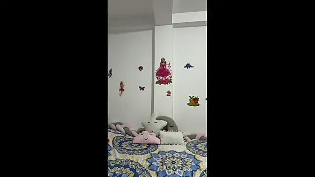 LexiCriimson77 online show from April 8, 2026, 4:12 am