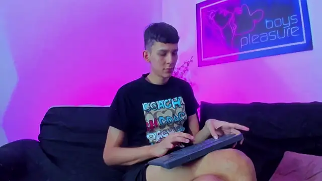 Desire Boys1 online show from March 29, 2026, 7:03 pm