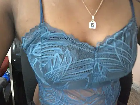 Couplehot00 online show from April 20, 2026, 1:14 pm