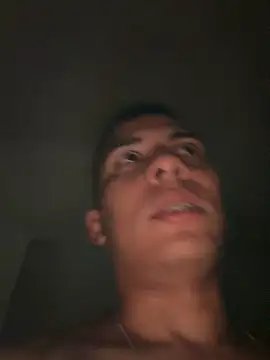 LeiAaron1998 online show from July 5, 2026, 4:19 am