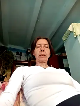 Snapshot of Tania9876 chatting on May 13, 2026, 7:39 am Tania9876 online show from May 13, 2026, 7:39 am