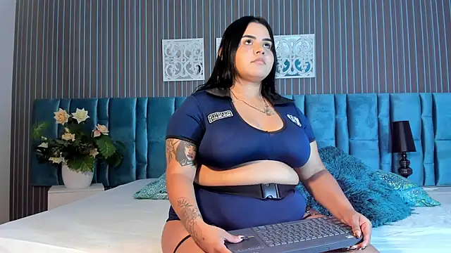 MiiaaVelvet online show from April 12, 2026, 8:14 pm