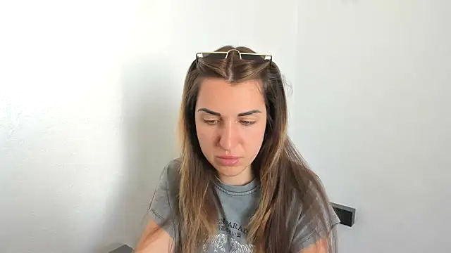 summmmersky1 online show from April 19, 2026, 1:21 pm