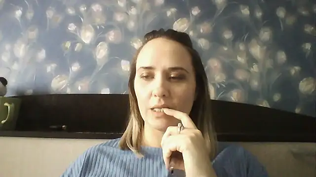 Alisa07qw online show from March 25, 2026, 5:57 am