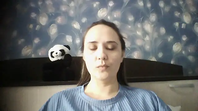 Alisa07qw online show from March 27, 2026, 4:07 am