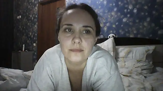 Alisa07qw online show from April 13, 2026, 2:22 pm