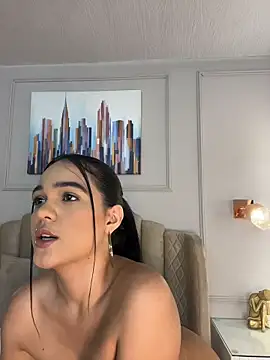 Bella-Ferrer online show from May 4, 2026, 6:59 pm