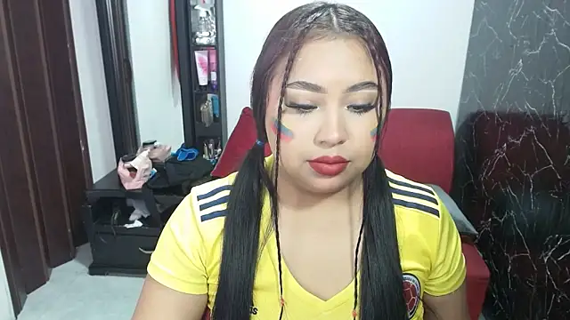candymorena69 online show from June 17, 2026, 1:01 pm
