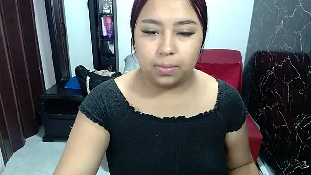 candymorena69 online show from June 19, 2026, 12:42 pm