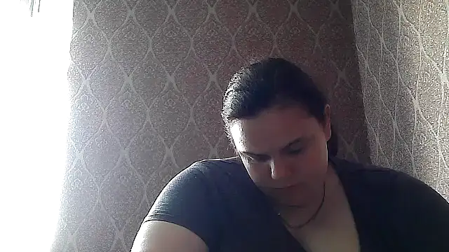 DollyGersonn online show from June 17, 2026, 5:43 am