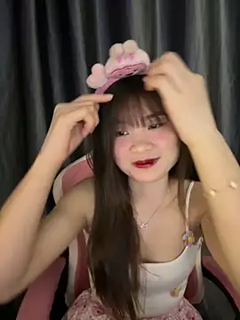 Cum-withyou online show from May 3, 2026, 5:19 pm