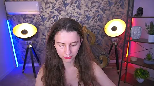 LittleJulii online show from July 1, 2026, 2:40 pm