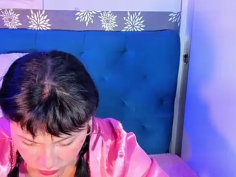 Snapshot of brunne_eva chatting on May 7, 2026, 6:19 am brunne eva online show from May 7, 2026, 6:19 am