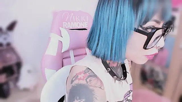 shes creepy online show from March 25, 2026, 11:27 am