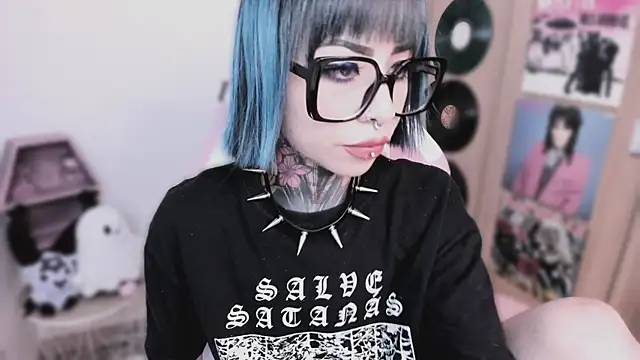 shes creepy online show from April 24, 2026, 11:01 am