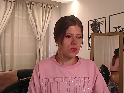 Moonna linnda online show from March 12, 2026, 1:28 pm