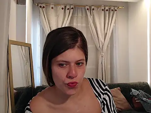 Moonna linnda online show from March 25, 2026, 1:39 pm