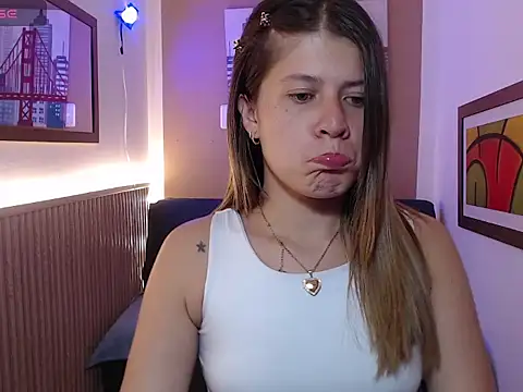 Moonna linnda online show from April 20, 2026, 7:26 pm