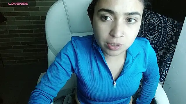 sweet-little online show from April 10, 2026, 2:17 am