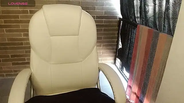 sweet-little online show from April 22, 2026, 12:07 pm