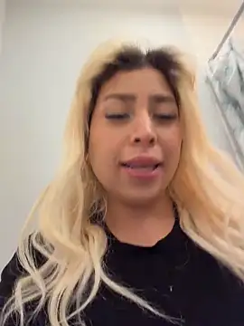 mxmxee online show from March 28, 2026, 3:06 am