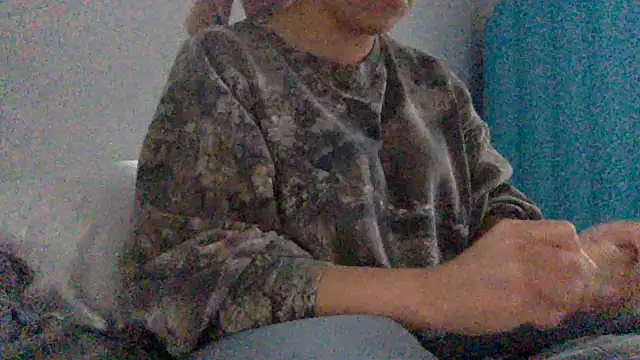 Snapshot of mxmxee chatting on April 29, 2026, 3:27 pm mxmxee online show from April 29, 2026, 3:27 pm