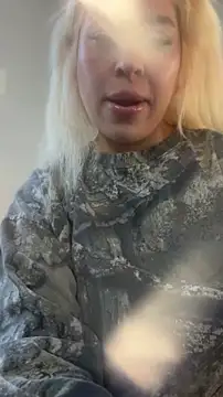 Snapshot of mxmxee chatting on May 7, 2026, 12:10 pm mxmxee online show from May 7, 2026, 12:10 pm