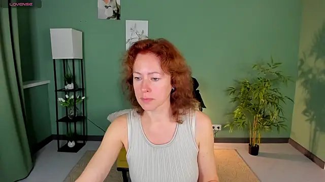 LeticiaRomano online show from June 19, 2026, 4:06 am