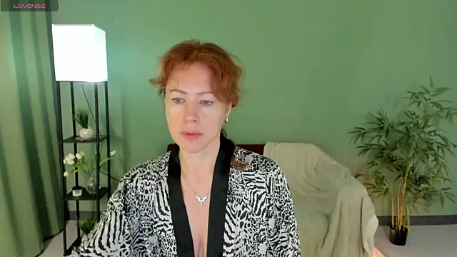 LeticiaRomano online show from July 7, 2026, 6:47 am
