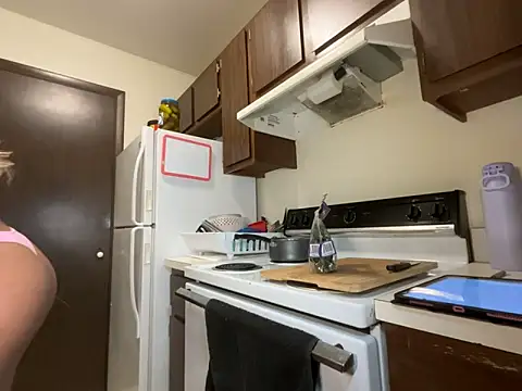 stripperbarbie online show from March 18, 2026, 1:53 am