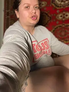 Nenssy555 online show from June 3, 2026, 2:33 pm