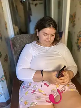 Nenssy555 online show from July 13, 2026, 2:42 pm