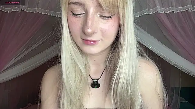 OnlyEva1 online show from May 14, 2026, 8:43 am