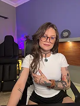 Snapshot of Tallulah_Kinky chatting on May 8, 2026, 5:18 pm Tallulah Kinky online show from May 8, 2026, 5:18 pm