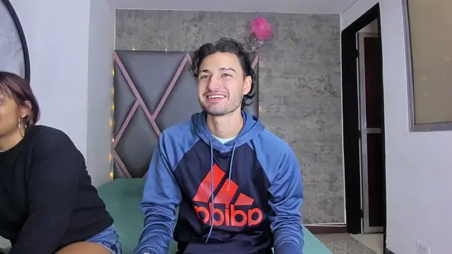 Snapshot of Wolf_Kitty chatting on April 6, 2026, 11:22 am Wolf Kitty online show from April 6, 2026, 11:22 am