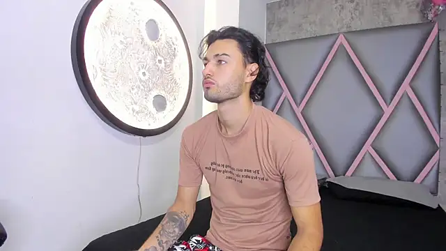 Snapshot of Wolf_Kitty chatting on April 7, 2026, 11:32 am Wolf Kitty online show from April 7, 2026, 11:32 am