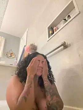 Snapshot of LatinaLoka chatting on March 11, 2026, 2:39 am LatinaLoka online show from March 11, 2026, 2:39 am