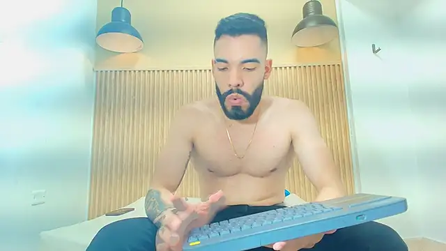 JEAN LEWIS2 online show from March 28, 2026, 7:35 pm