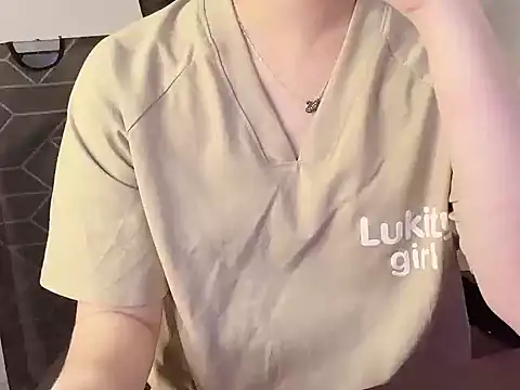 hunhun122 online show from April 14, 2026, 4:02 pm