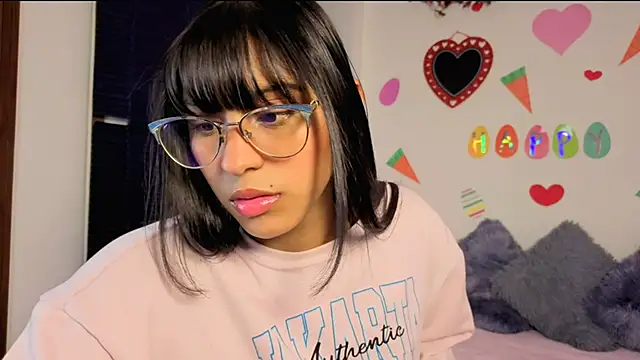 PaulaCutexs online show from April 21, 2026, 3:35 am