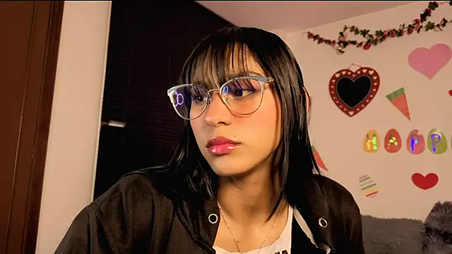 PaulaCutexs online show from April 29, 2026, 9:02 am