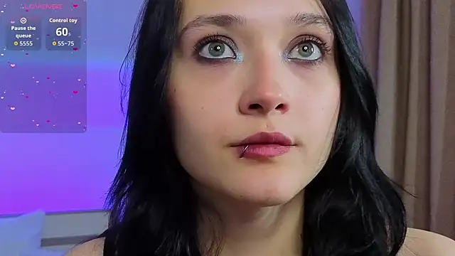 DarcyBlackwood online show from April 24, 2026, 1:52 am