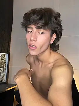 Snapshot of Evan_Barret chatting on March 12, 2026, 6:58 pm Evan Barret online show from March 12, 2026, 6:58 pm