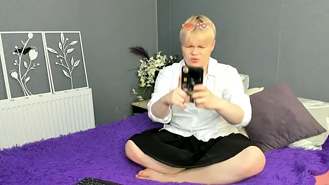 Snapshot of Mark_Brain chatting on May 7, 2026, 12:32 pm Mark Brain online show from May 7, 2026, 12:32 pm
